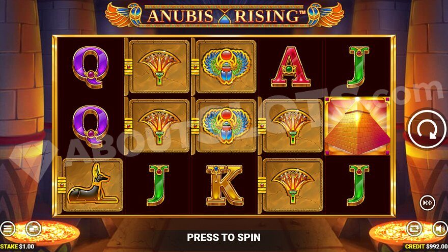 Egyptian-themed slot machine gameplay.