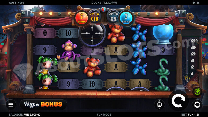 Base game with crosshair symbol on the third reel.
